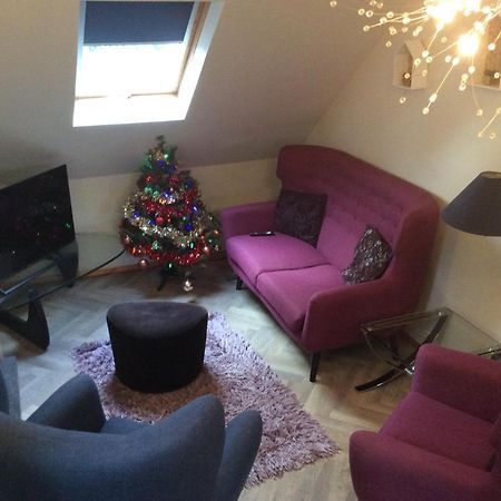 2 Bedroom Furnished Apartment In A Rural Position Stone  Exterior photo