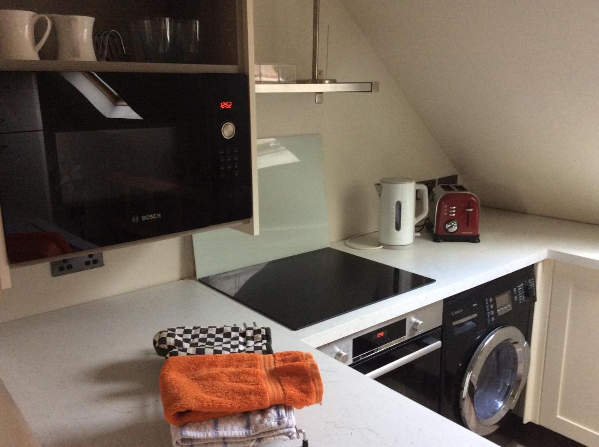 2 Bedroom Furnished Apartment In A Rural Position Stone  Exterior photo