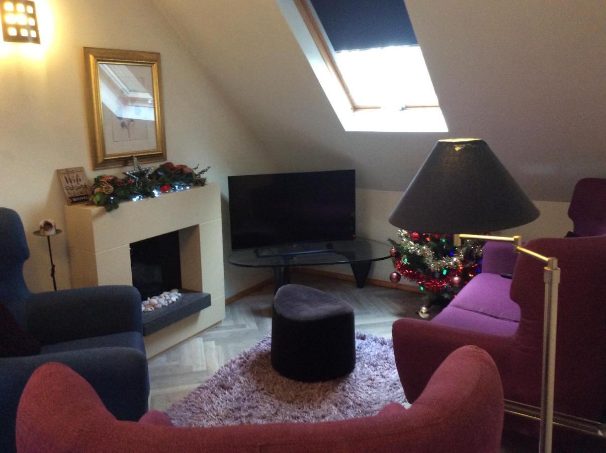 2 Bedroom Furnished Apartment In A Rural Position Stone  Exterior photo