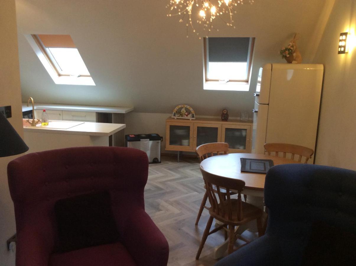 2 Bedroom Furnished Apartment In A Rural Position Stone  Exterior photo